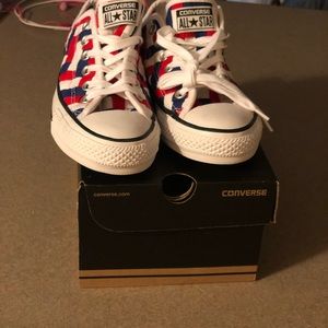 Converse Size 7 women 5 men red/white and blue